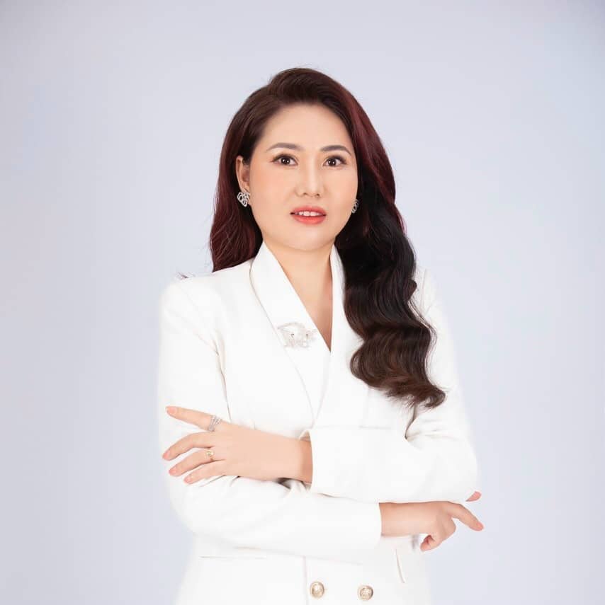 Chân dung nữ CEO bên ngoài dịu dàng, bên trong lạnh mẽ